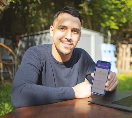 Portrait - Hassan, un entrepreneur « appli-qué » et impliqué - Ville de Stains